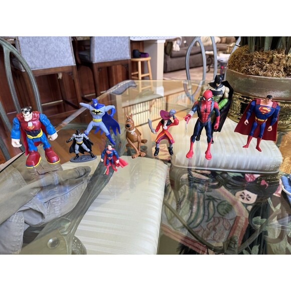 Action Figure lot 9 Toys Superman, Batman, Caption Hook, Spider-Man & Scooby Doo - Picture 1 of 7